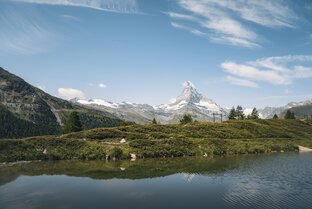 Ufer des Leisee mit Matterhorn Blick  | © Zermatt Bergbahnen 