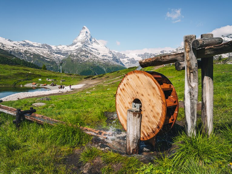 Hölzernes Wasserrad für Spiel und Spass am Leisee  | © Zermatt Bergbahnen 