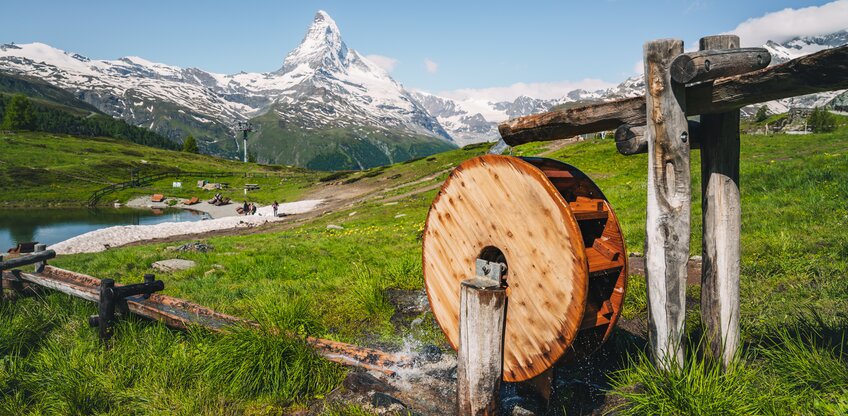 Hölzernes Wasserrad für Spiel und Spass am Leisee  | © Zermatt Bergbahnen 