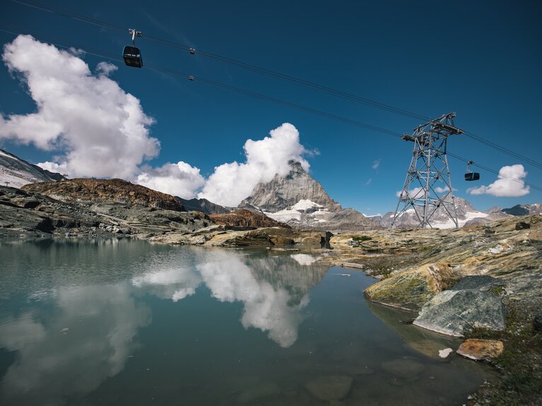 The Theodulsee on Trockener Steg, the Matterhorn and the gondolas of the Glacier Ride | © Mitch Pitmann