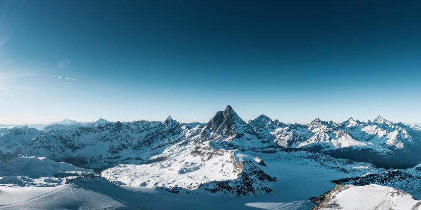 Le Matterhorn Alpine Crossing offre un paysage de glaciers à couper le souffle et une vue sur plusieurs sommets de plus de 4000 mètres.  | © Gabriel Perren