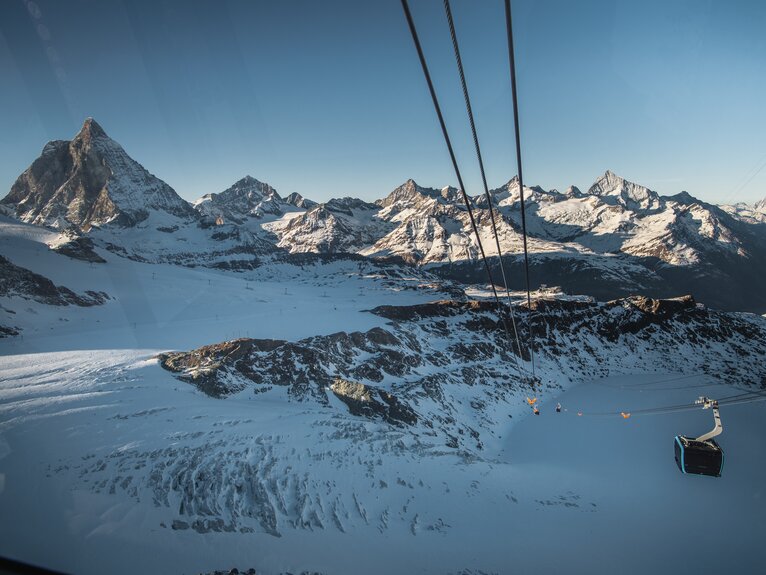 The Glacier Ride with the Matterhorn and surrounding four-thousand-metre peaks in the background. | © Christian Schartner