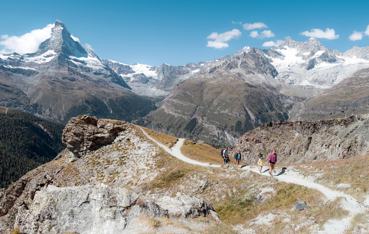 Family hiking in Rothorn Paradise