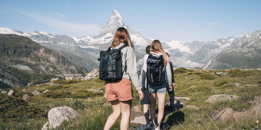 Hiking with a view of the Matterhorn  | © Gabriel Perren