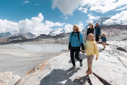 Family discovers the Matterhorn Glacier Trail together
