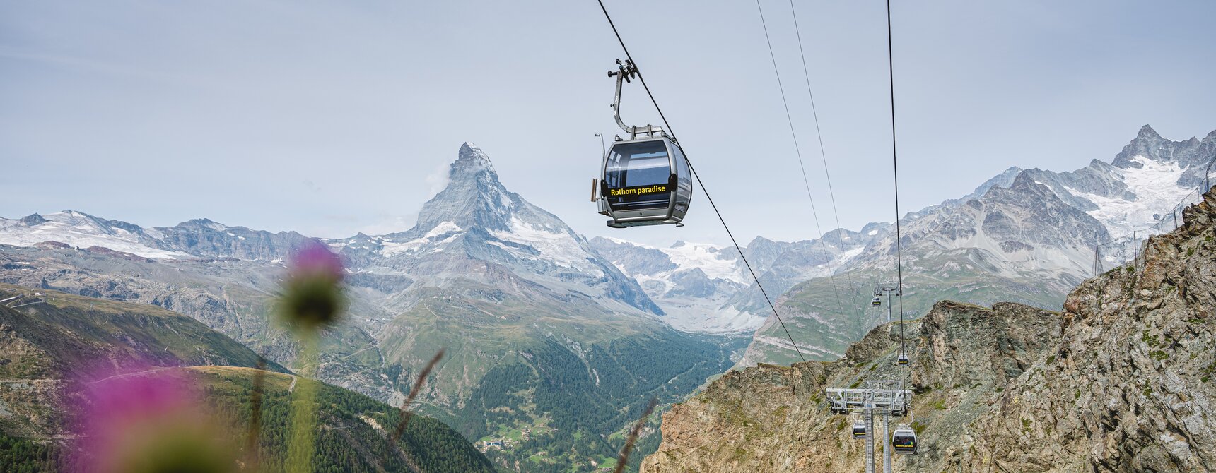 Die Kombibahn verkehrt zwischen Sunnegga und Blauherd und im Hintergrund ist das Matterhorn zu sehen.  | © Christian Pfammatter
