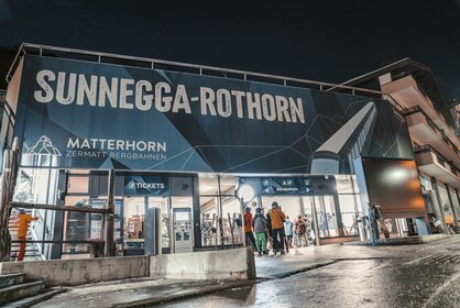 Illuminated Sunnegga station in the darkness | © Gabriel Perren